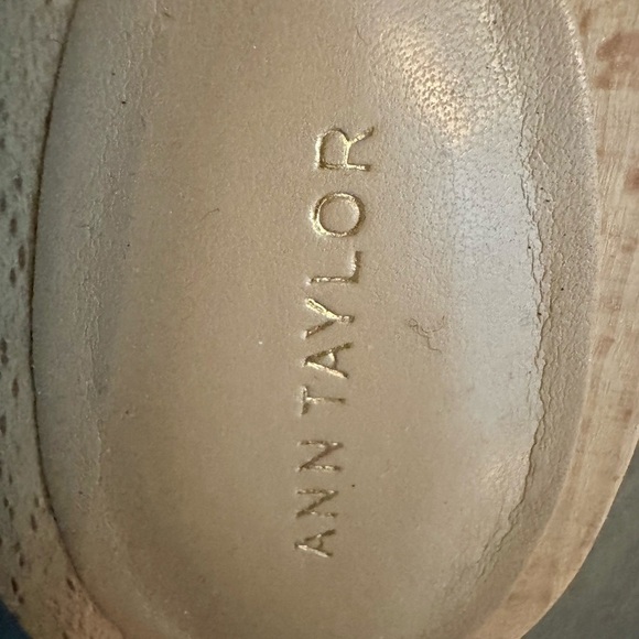 Ann Taylor Clogs - Tan Suede with Chain Accent-7M - Picture 4 of 14